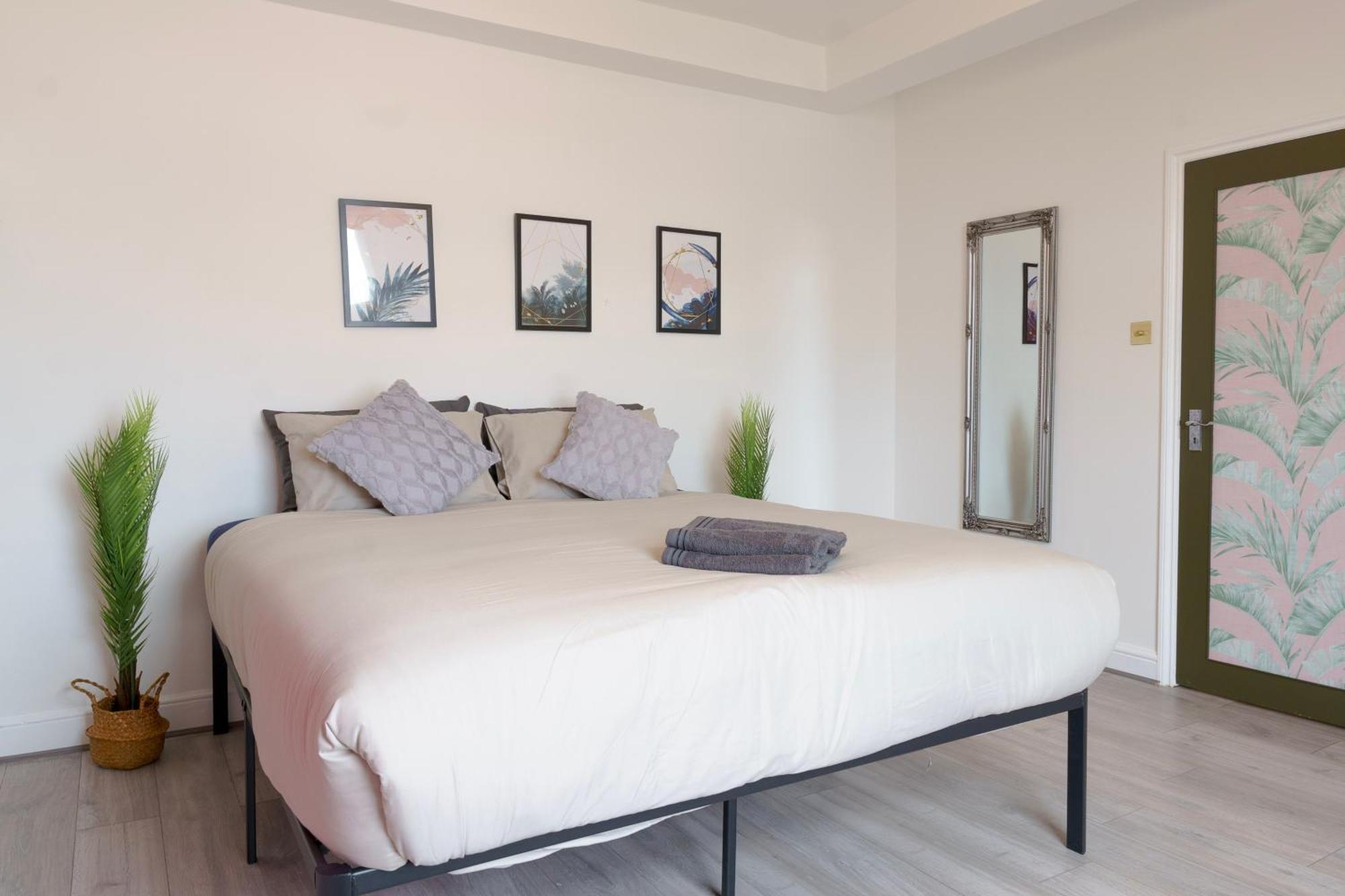 5C- Stylish Urban Retreat - Spacious 2 Bed Flat Londen Buitenkant foto