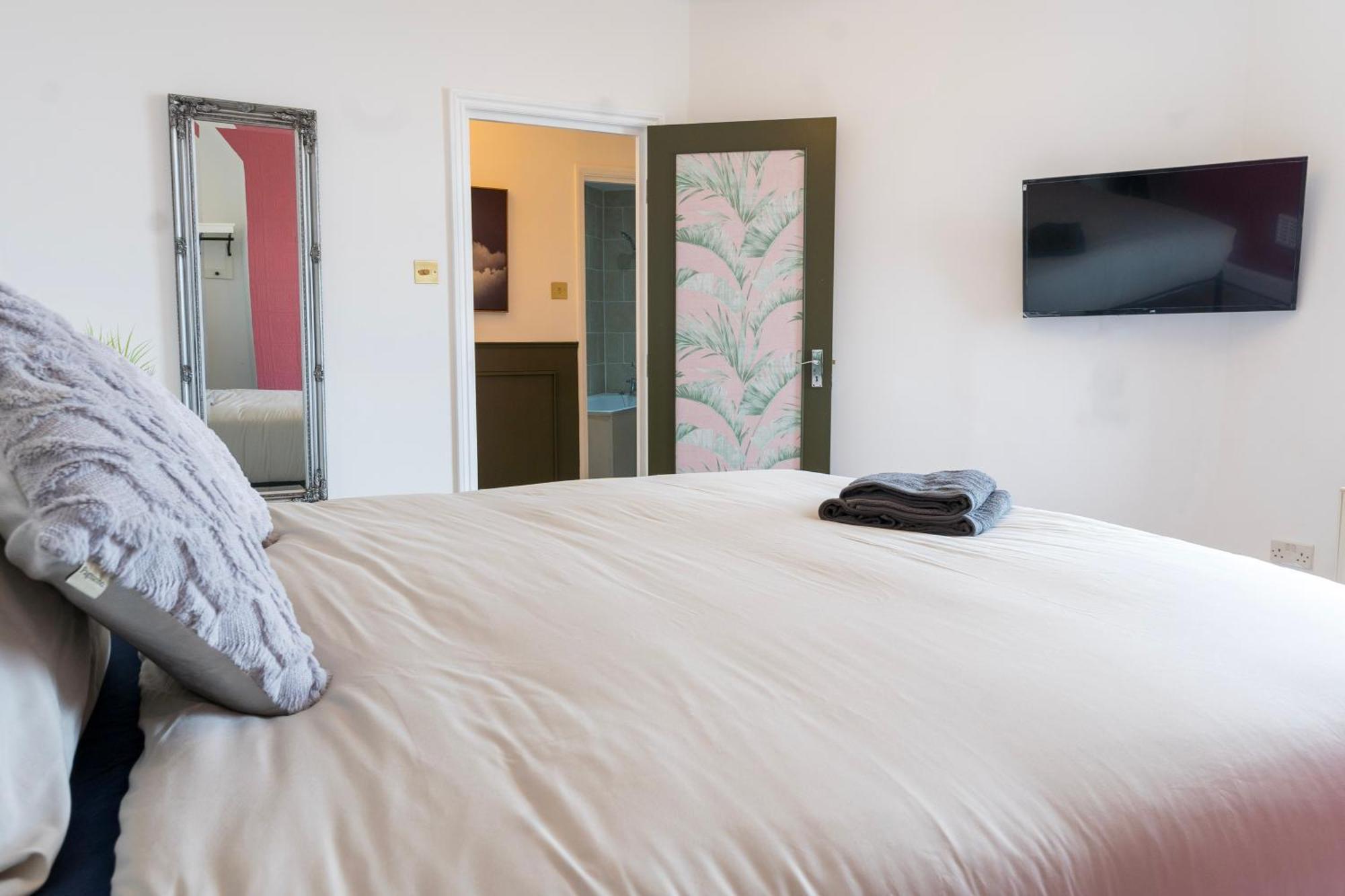 5C- Stylish Urban Retreat - Spacious 2 Bed Flat Londen Buitenkant foto