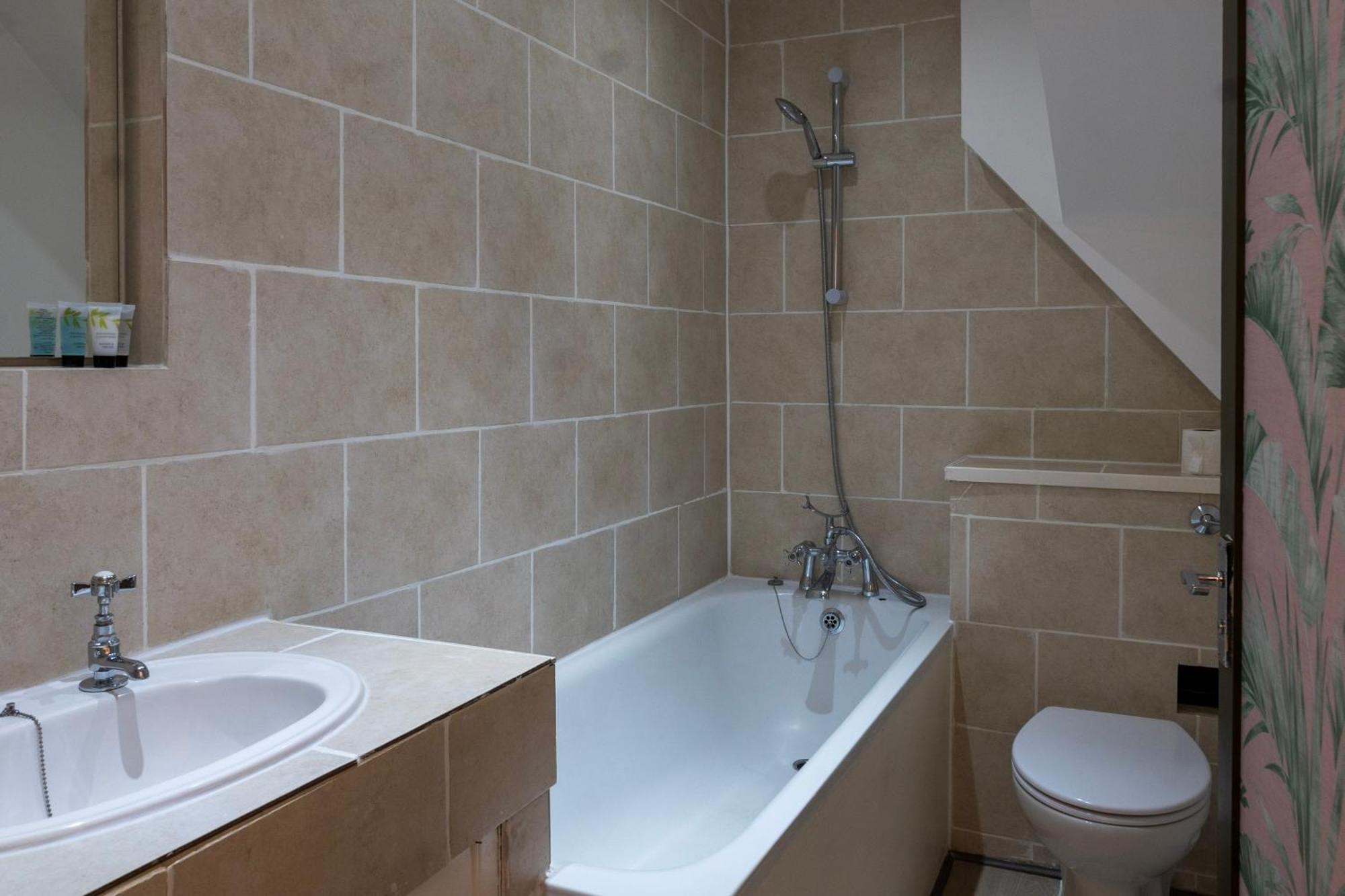 5C- Stylish Urban Retreat - Spacious 2 Bed Flat Londen Buitenkant foto