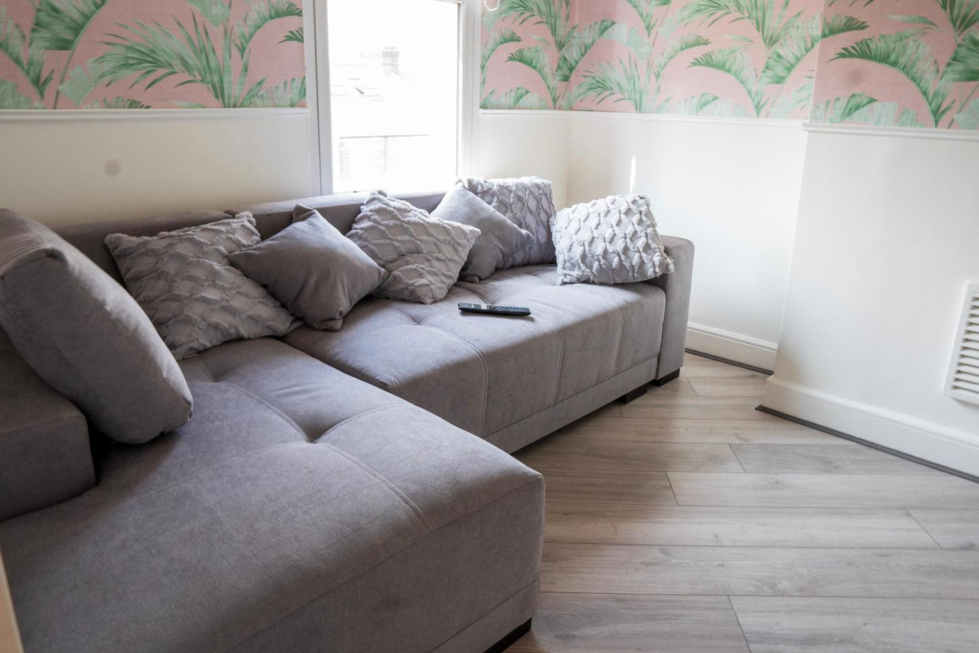 5C- Stylish Urban Retreat - Spacious 2 Bed Flat Londen Buitenkant foto