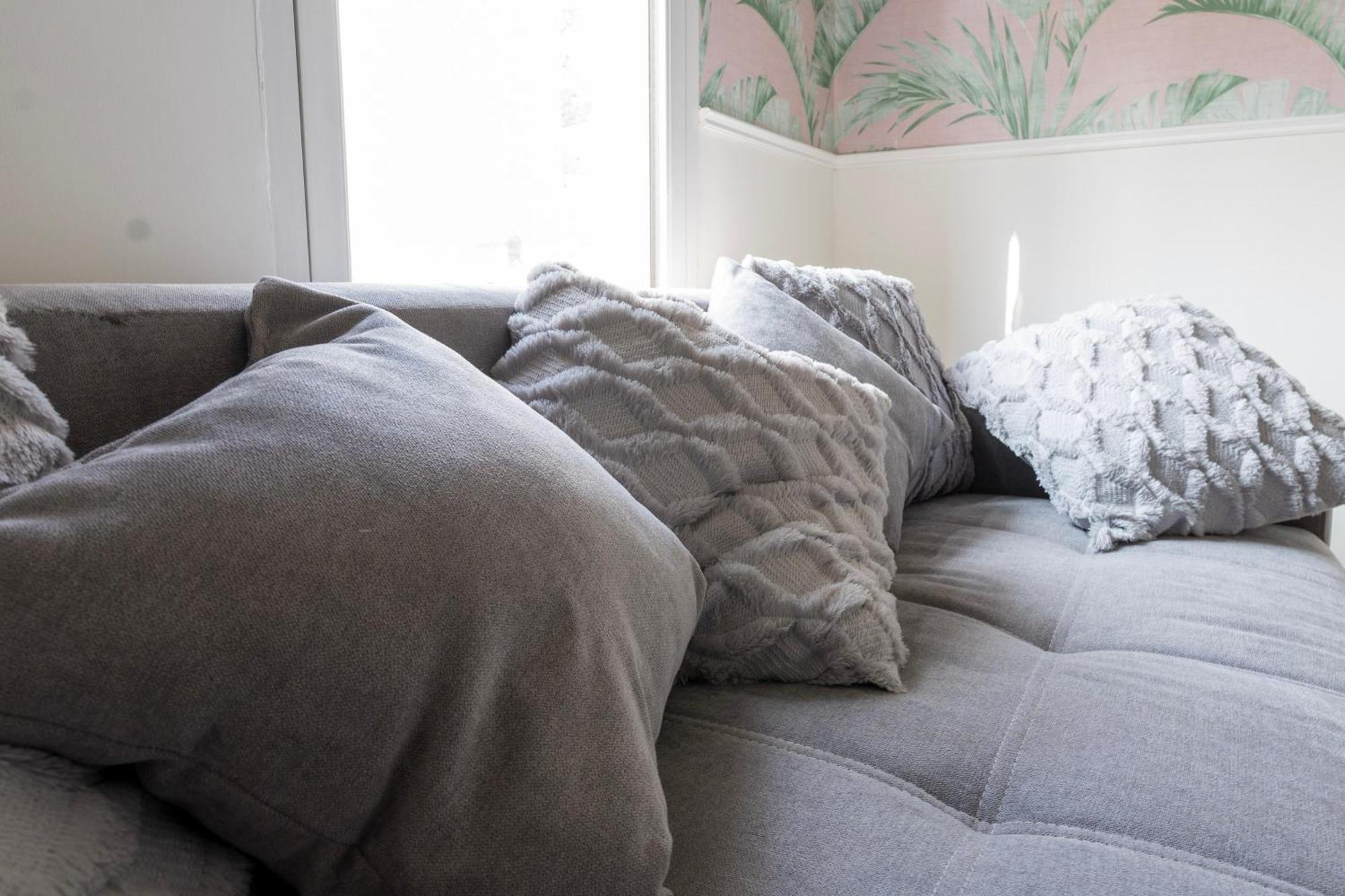 5C- Stylish Urban Retreat - Spacious 2 Bed Flat Londen Buitenkant foto