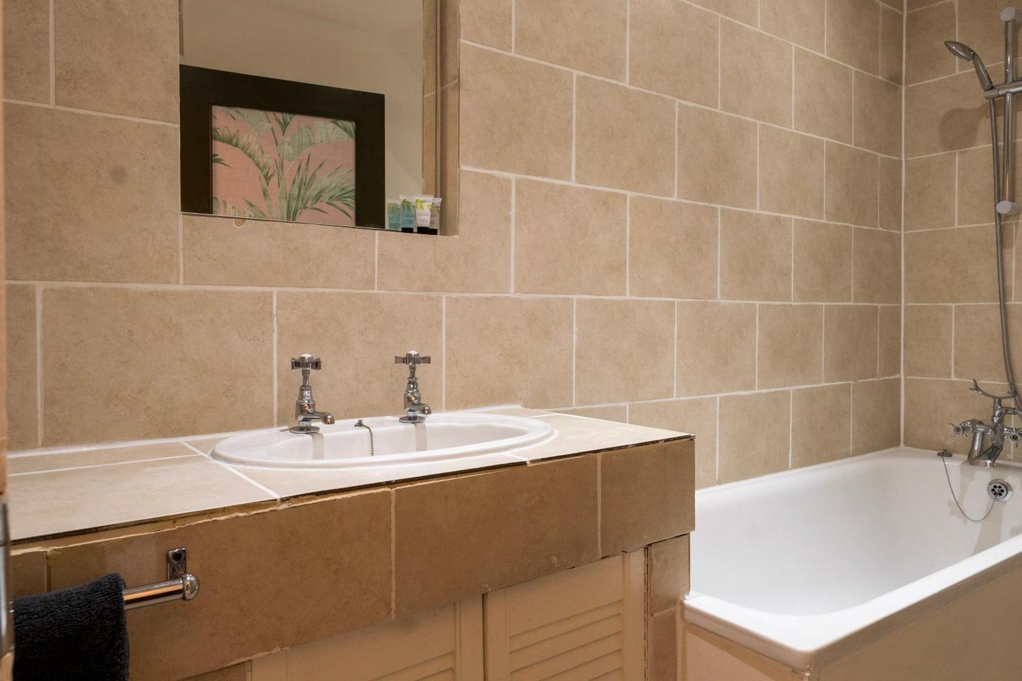 5C- Stylish Urban Retreat - Spacious 2 Bed Flat Londen Buitenkant foto