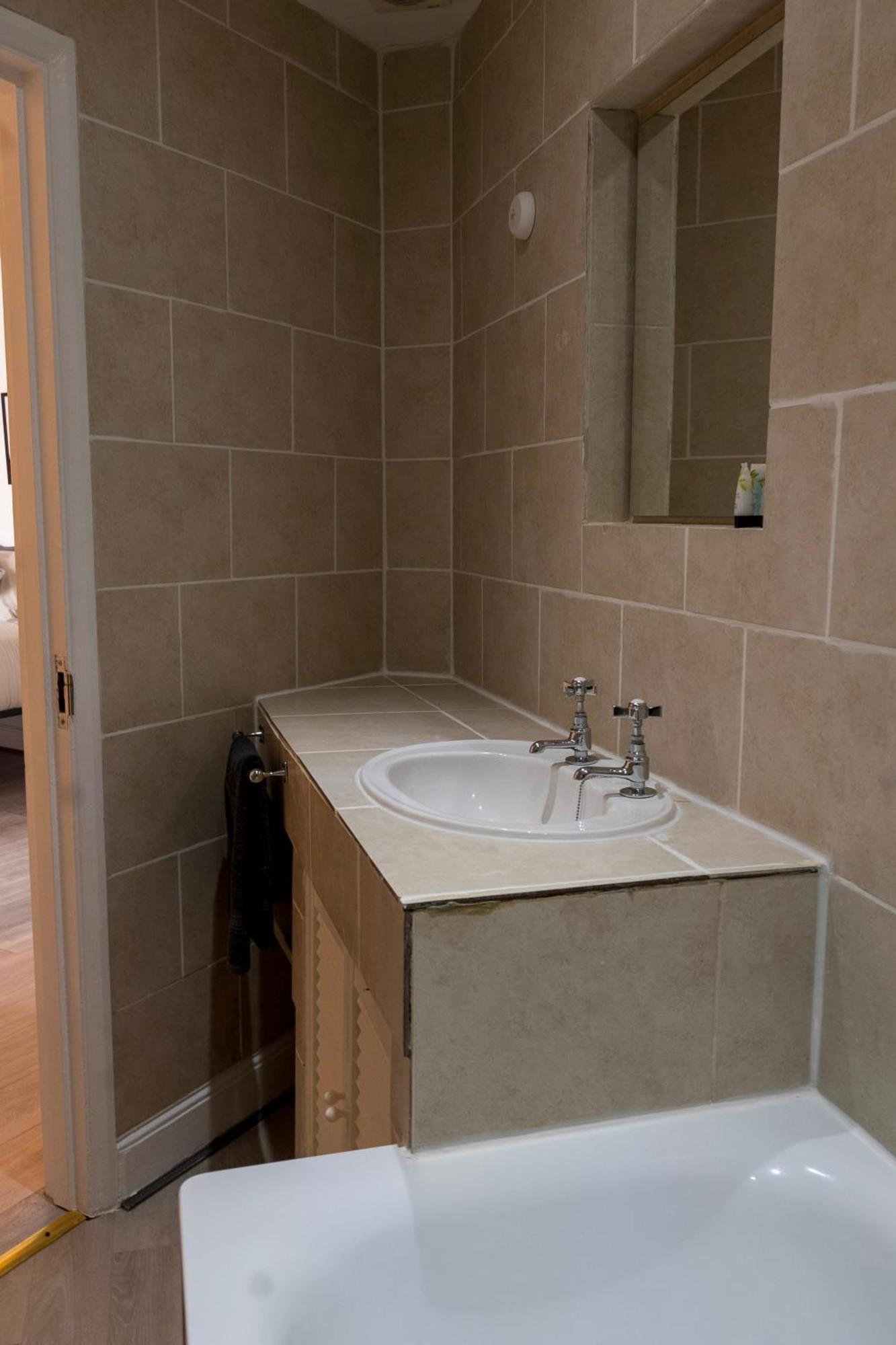 5C- Stylish Urban Retreat - Spacious 2 Bed Flat Londen Buitenkant foto