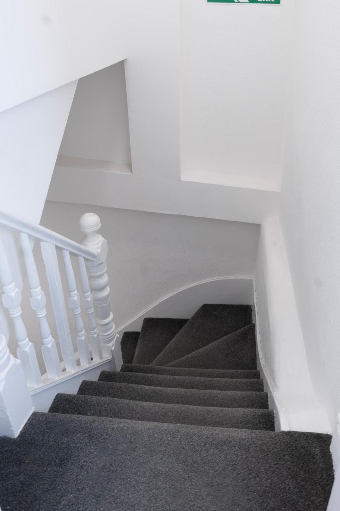 5C- Stylish Urban Retreat - Spacious 2 Bed Flat Londen Buitenkant foto