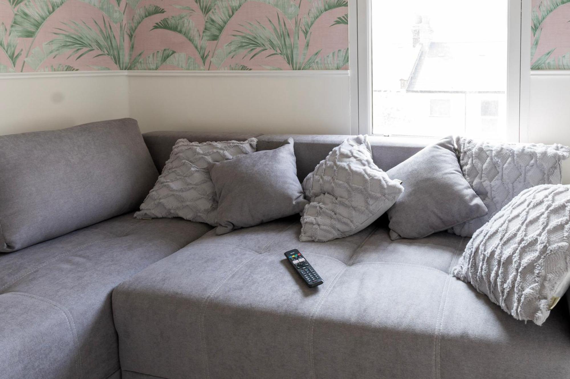 5C- Stylish Urban Retreat - Spacious 2 Bed Flat Londen Buitenkant foto